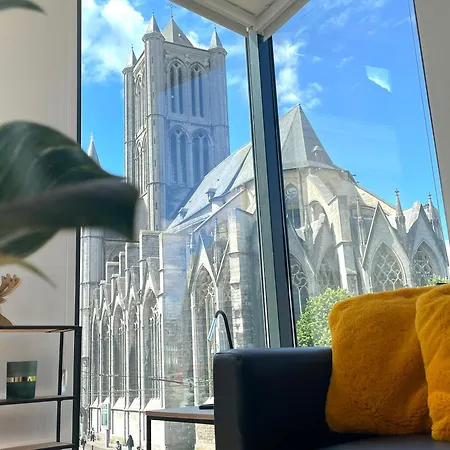 Evelyn's Corner Apartment